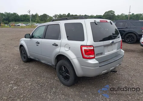 2009 Ford Escape Xlt z USA, uszkodzony, nr VIN 1FMCU93G09KA89404